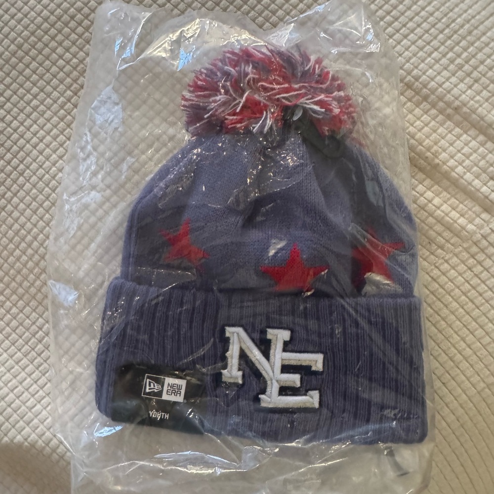 Patriots Youth 2025 Rivalries Collection Sideline Cuffed Knit Hat With Pom NWT